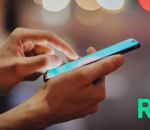 Sélection de smartphones en promo avant les Soldes chez RED by SFR